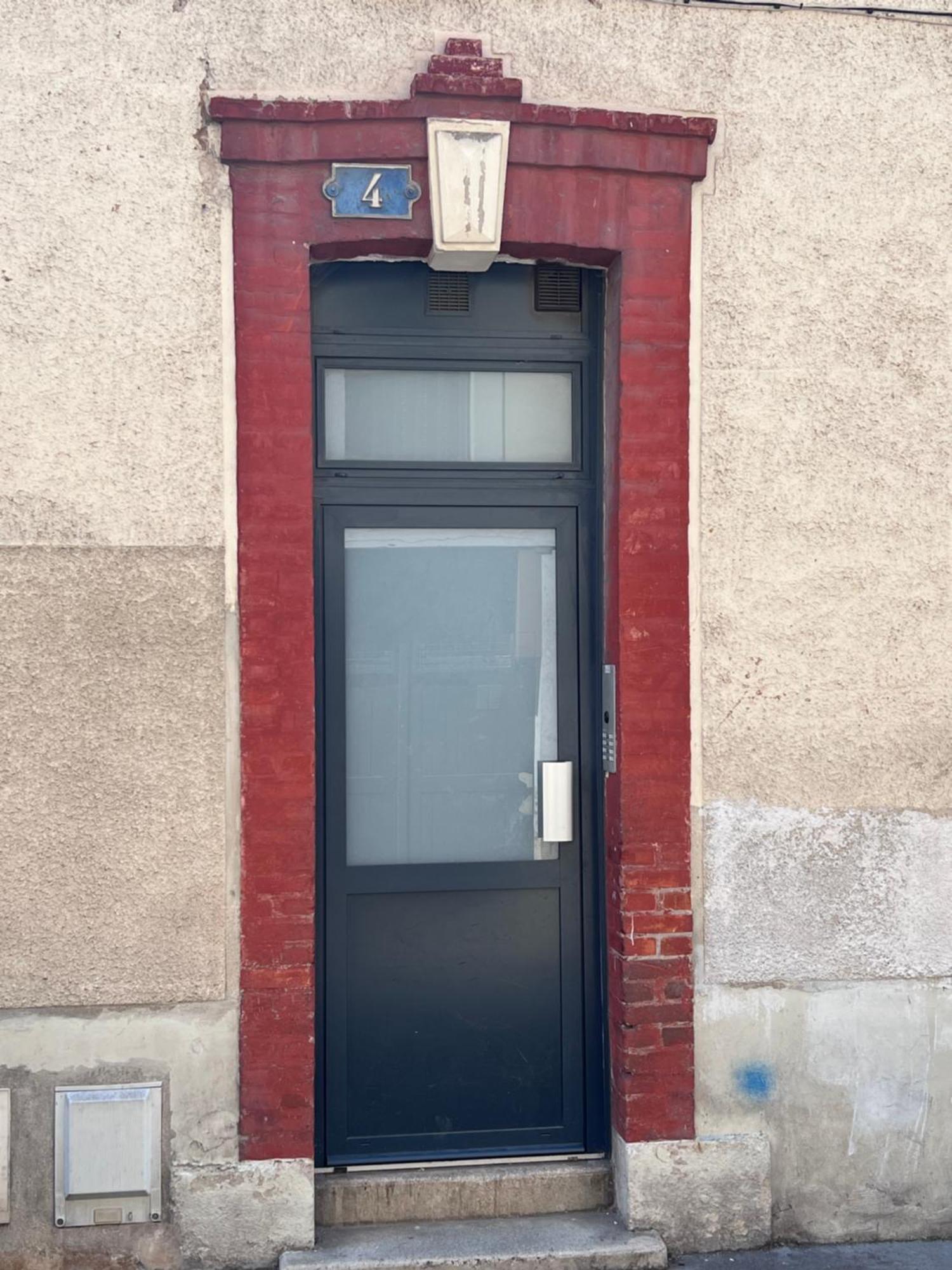 Le Fleuri - Reims - Wifi Gratuit - Quartier Calmeアパートメント エクステリア 写真